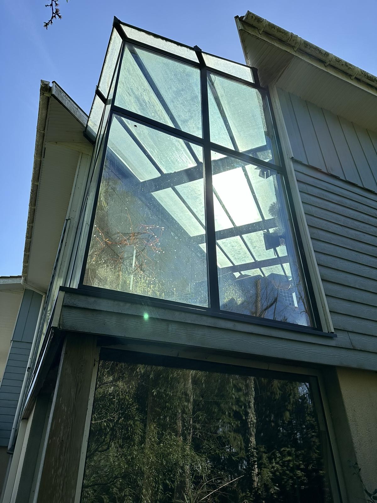 Châssis aluminium Schüco fixe en angle avec verrière en toiture – Maison d'architecte dans les Landes