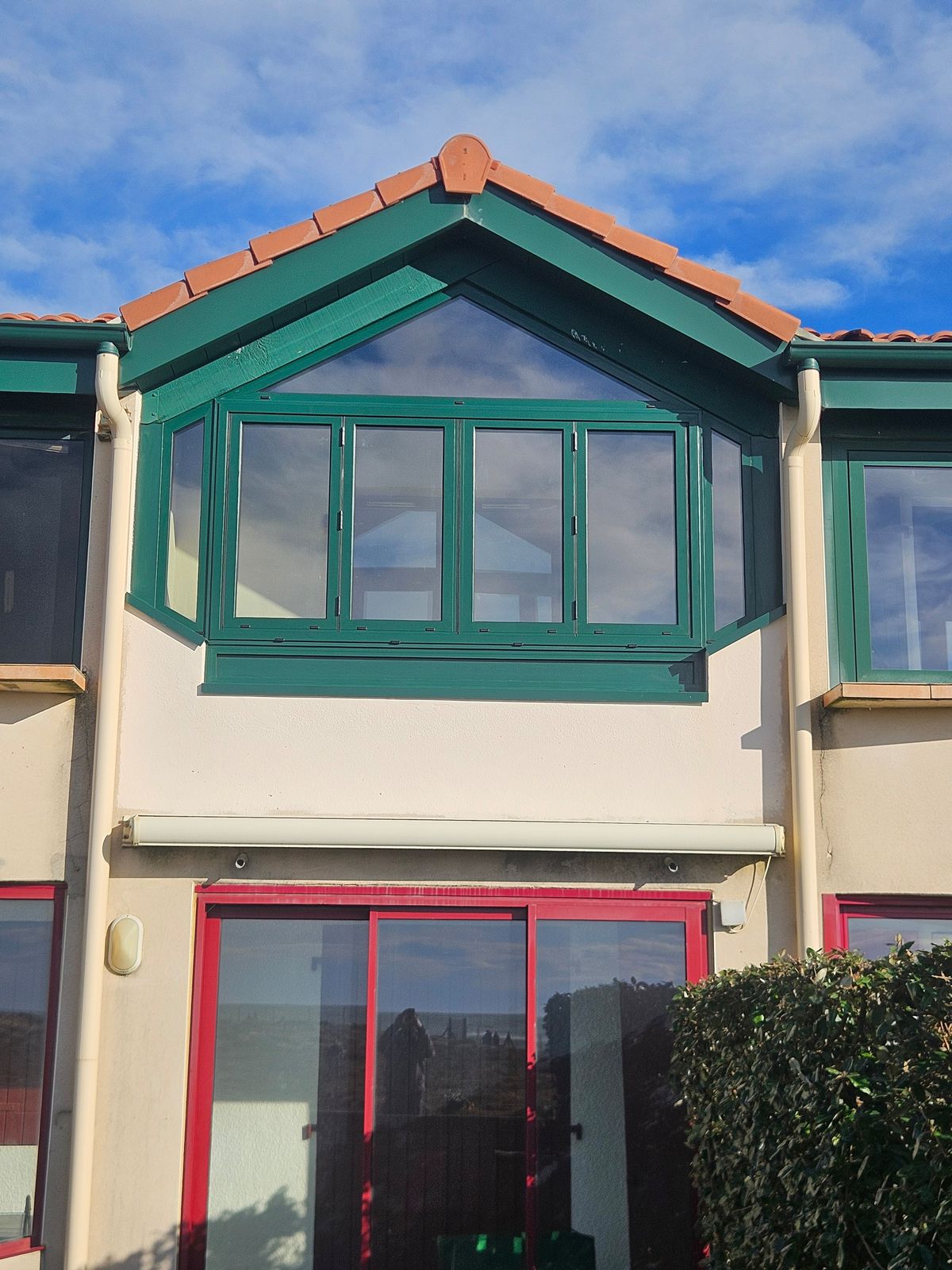 Fenêtre repliable avec imposte triangulaire – Vue océan à Capbreton