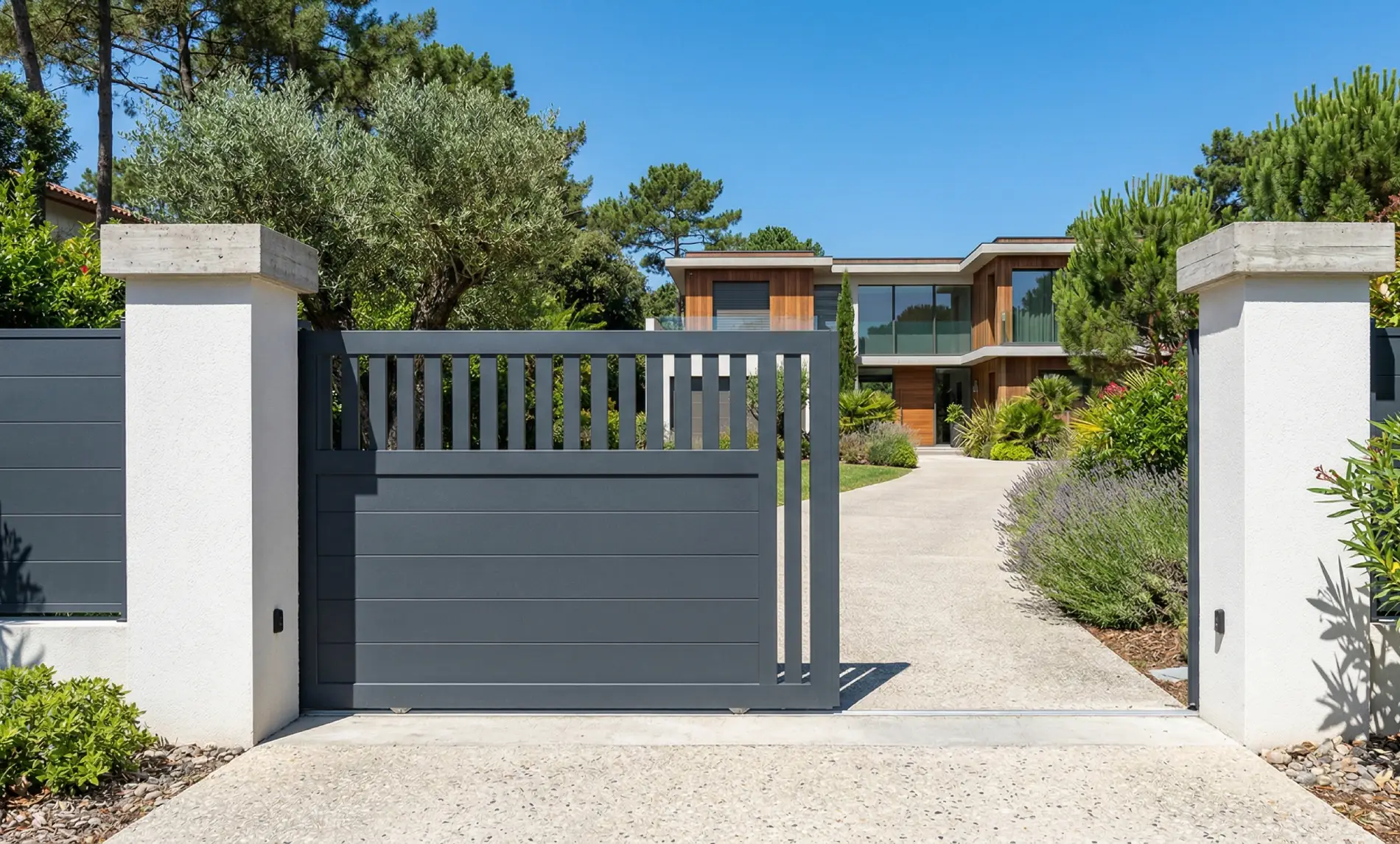 portail-coulissant Portails et clôtures en aluminium : sécurisez et sublimer votre propriété dans les Landes