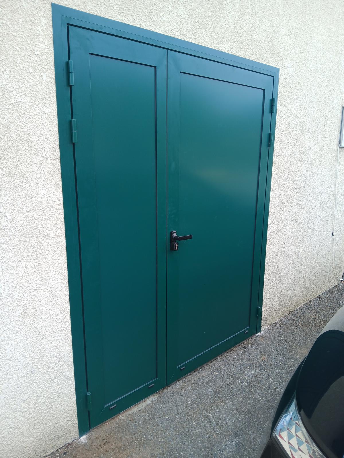 Porte 2 vantaux aluminium Schüco vert RAL 6005 à Saint-Jean-de-Lier