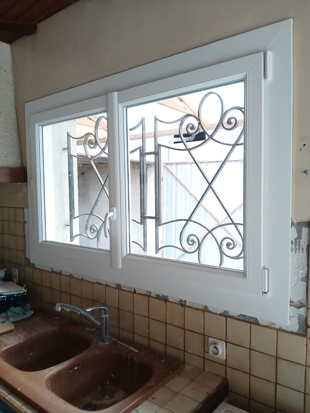 Menuiserie PVC blanche posée en rénovation à Pontonx-sur-l'Adour